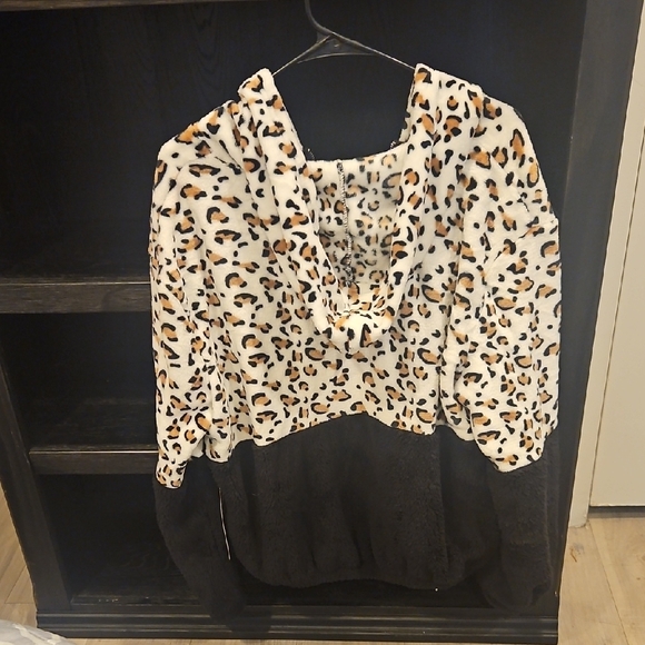 Leopard Print and Black Fleece Zip-Up Jacket - Picture 2 of 4